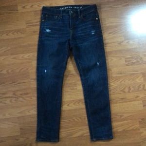 Ripped, dark blue american eagle jeans. Barely worn. Very good condition.